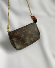 Load image into Gallery viewer, LOUIS VUITTON MINI POCHETTE
